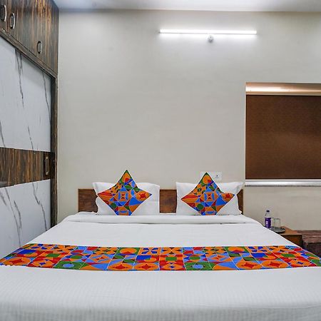Fabhotel Perams Grand Inn - Hitech City ハイデラバード エクステリア 写真