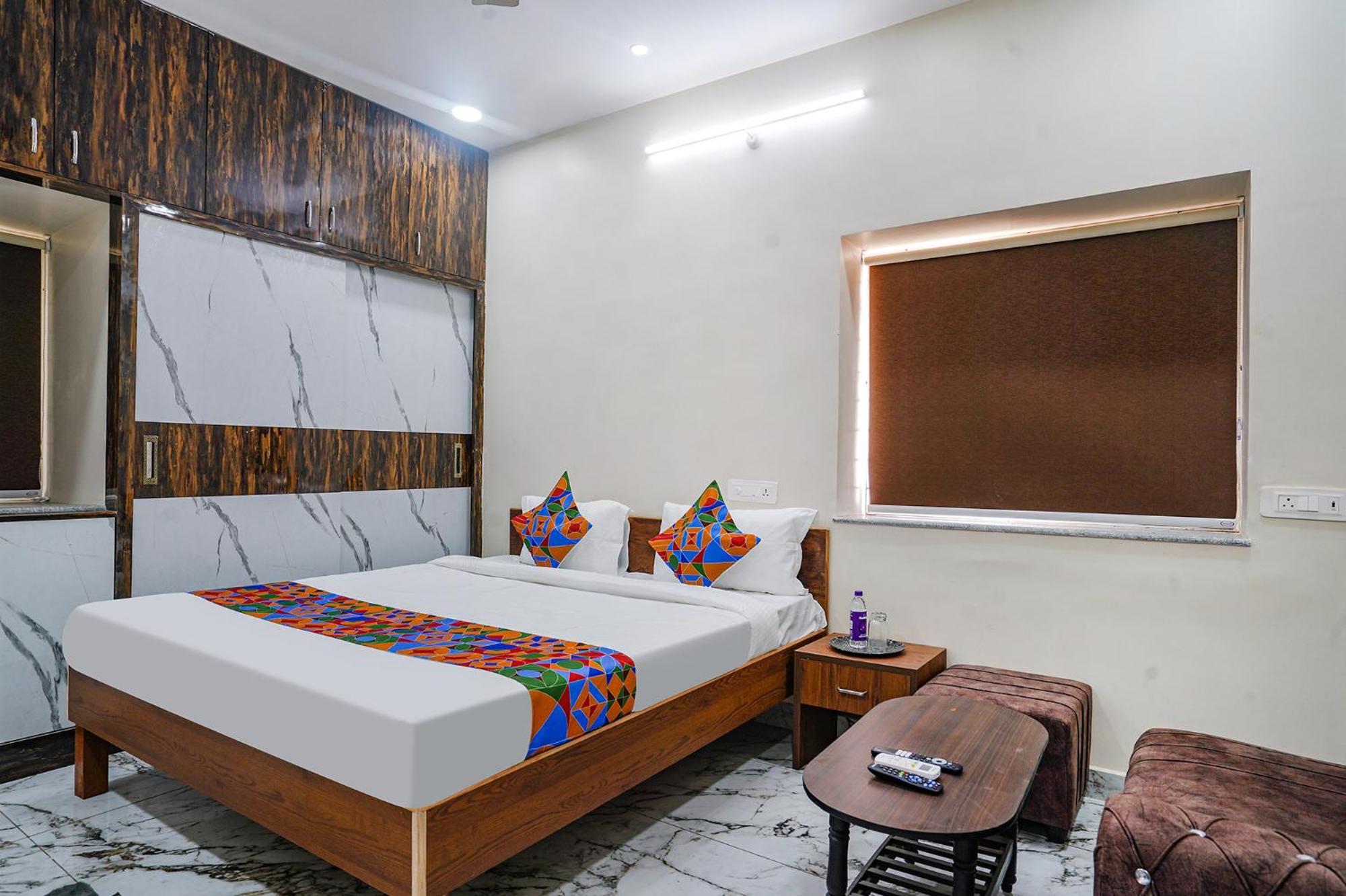 Fabhotel Perams Grand Inn - Hitech City ハイデラバード エクステリア 写真