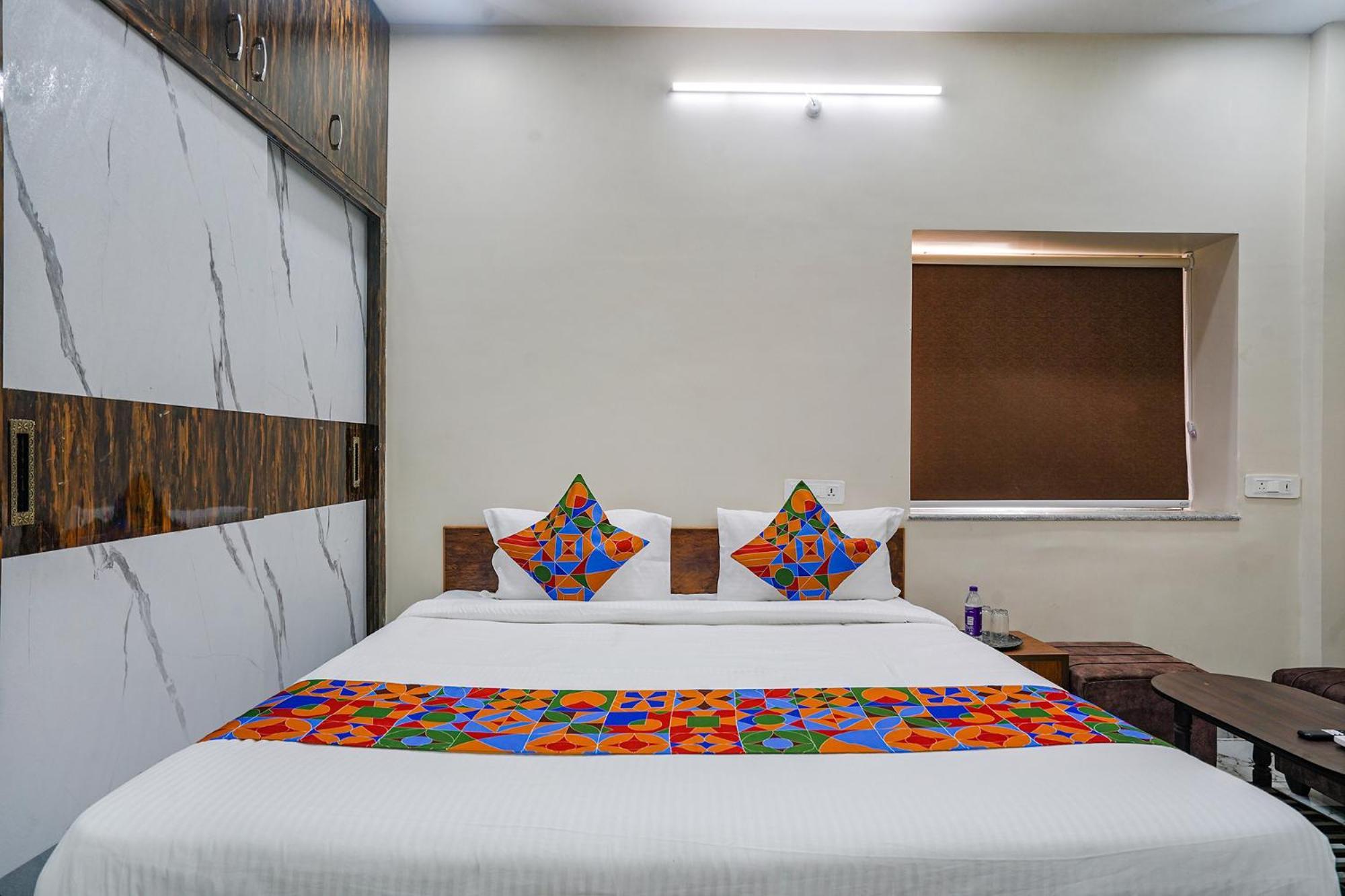 Fabhotel Perams Grand Inn - Hitech City ハイデラバード エクステリア 写真