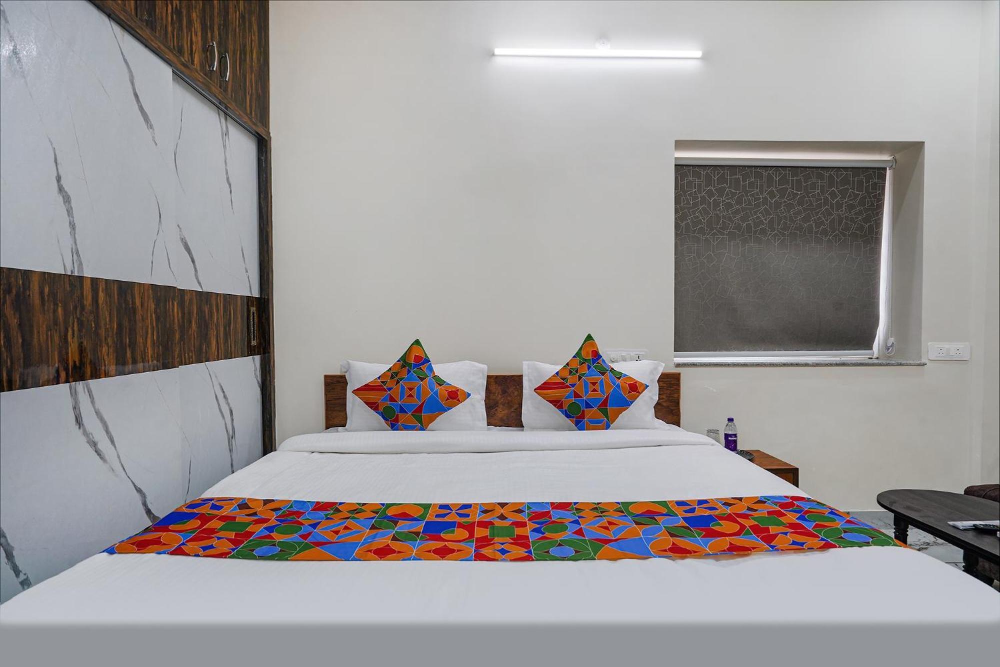 Fabhotel Perams Grand Inn - Hitech City ハイデラバード エクステリア 写真